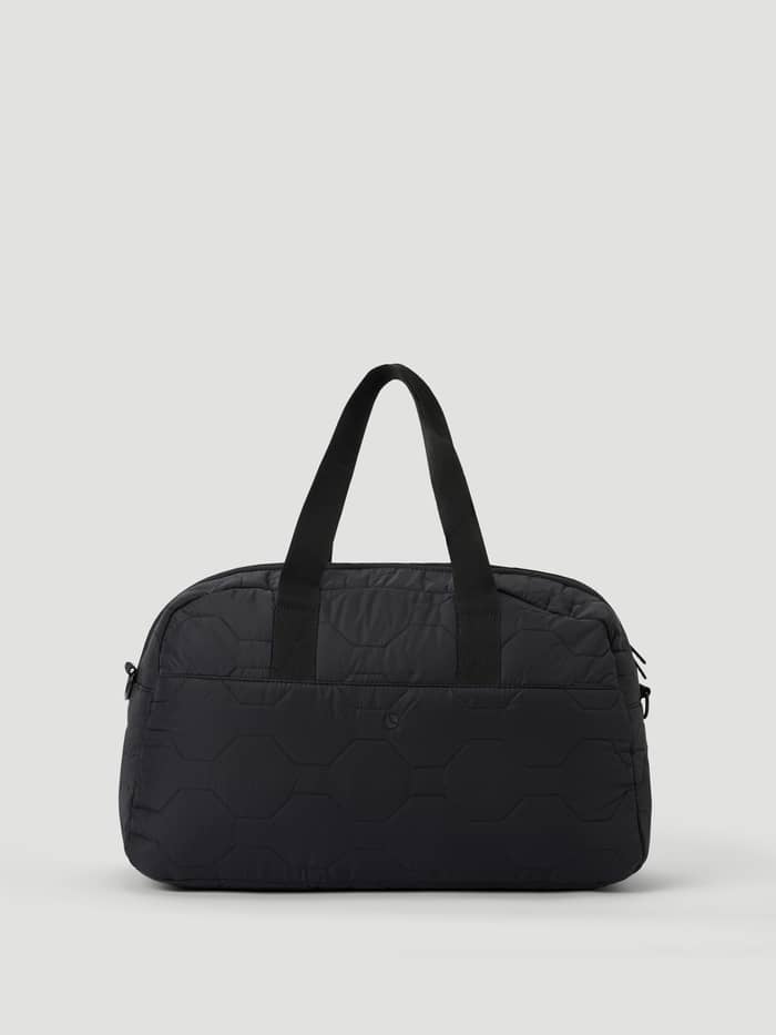 Front view of the Borg Quilted Gym Bag in Black Beauty (Black) with a modern quilted design, ideal for training. - Image 2