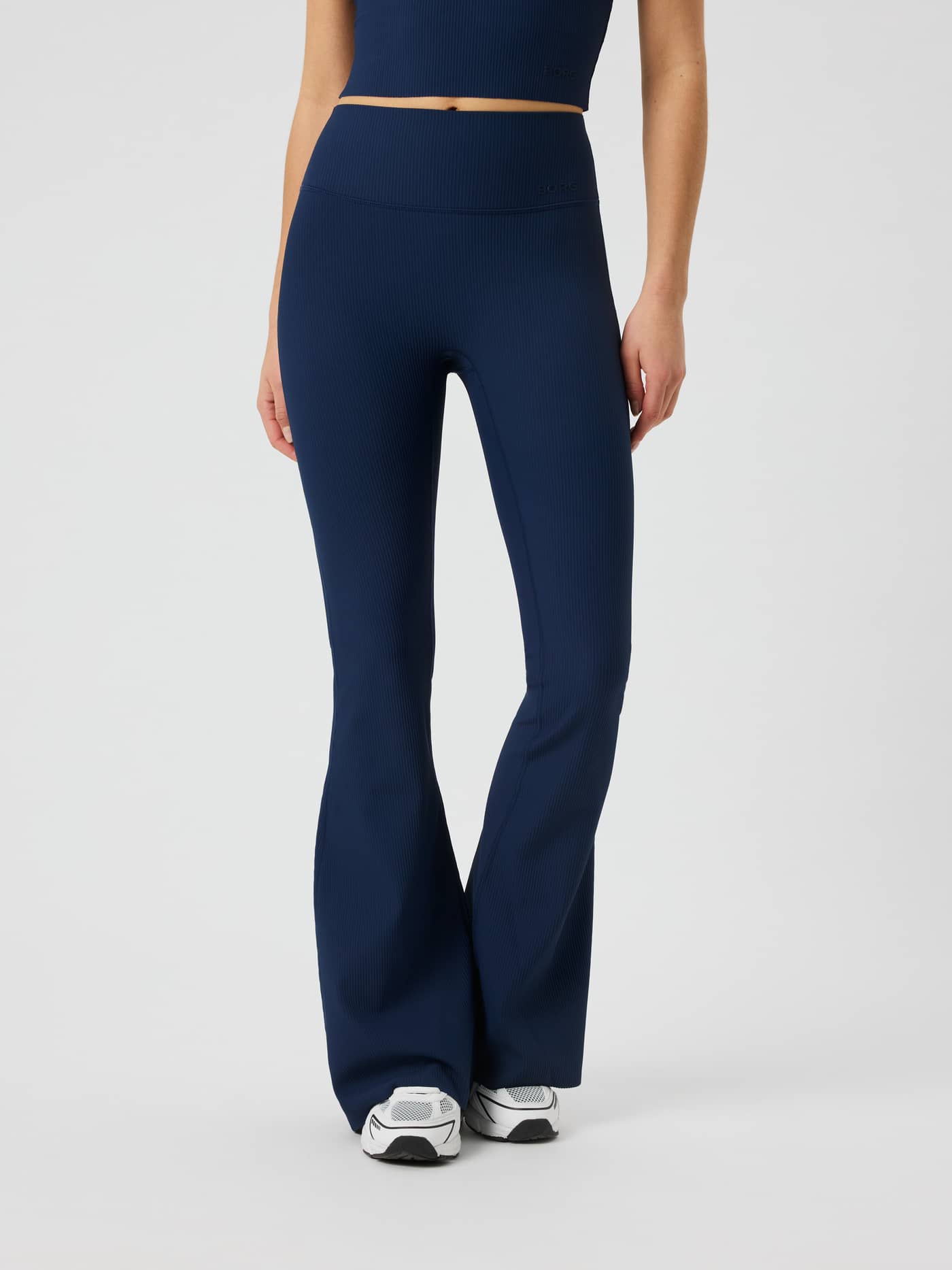 Front view af Studio Ribbed Flare Tights Regular i Dress Blues (blå) designet til træning. - Image 2