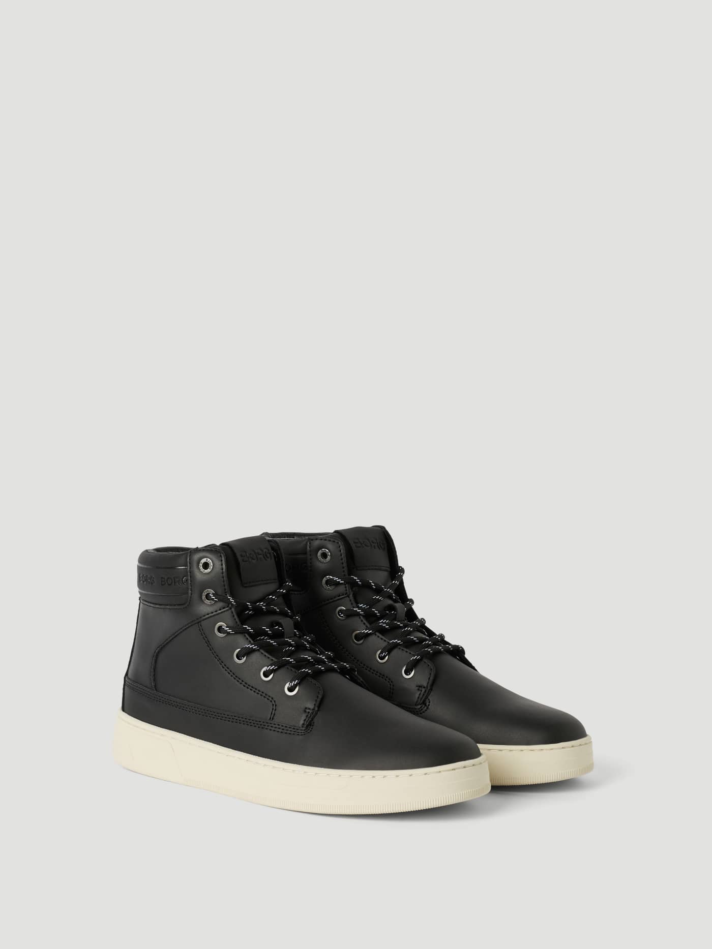 Men's Game High Sneakers i svart med slitstark hög design och vit sula som förenar tennis och modern stil. - Image 1