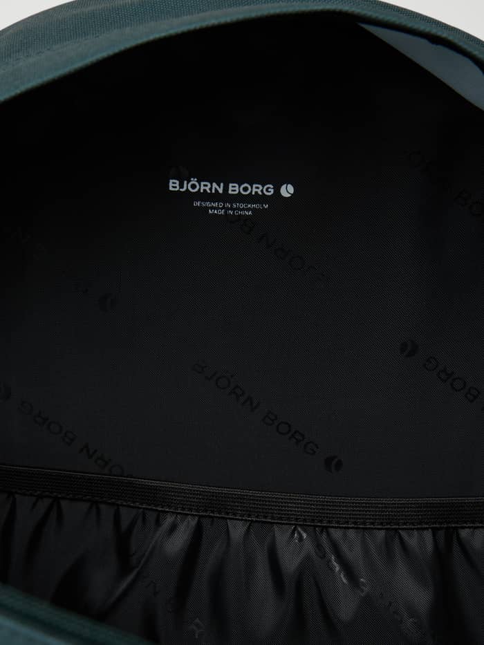 Borg Kids Backpack 15L i Mallard Green (Grøn) set indefra med sort for med logoprint og hvidt logo. - Image 3