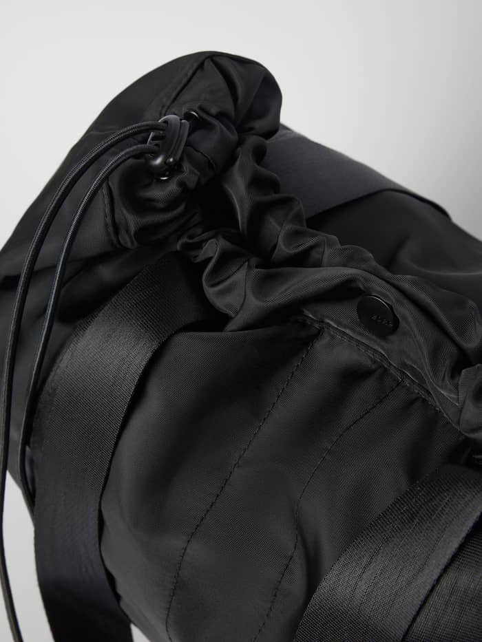 Close-up of the training Borg Active Tote 19L in Black Beauty (Black), showcasing the drawstring and polyester fabric. - Image 3