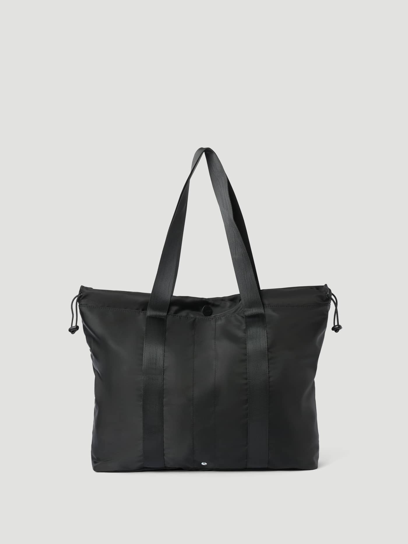 Borg Active Tote 19L i Black Beauty (Sort) af genanvendt polyester set forfra til træning og hverdag. - Image 2