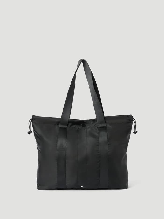 Front view of the Borg Active Tote 19L in Black Beauty (Black), a durable training bag made from recycled polyester. - Image 2