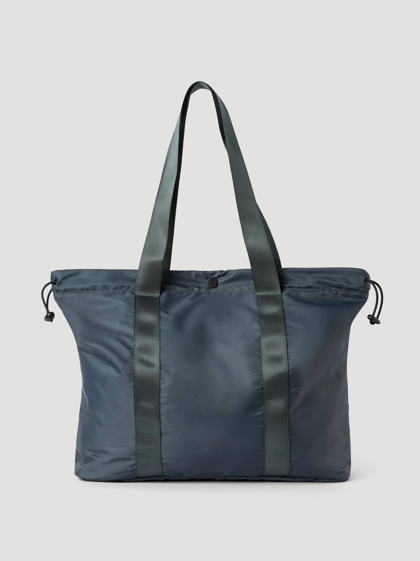 Front view of the Urban Chic (Navy) Borg Active Tote 19L, a training bag made from durable recycled polyester. - Image 1