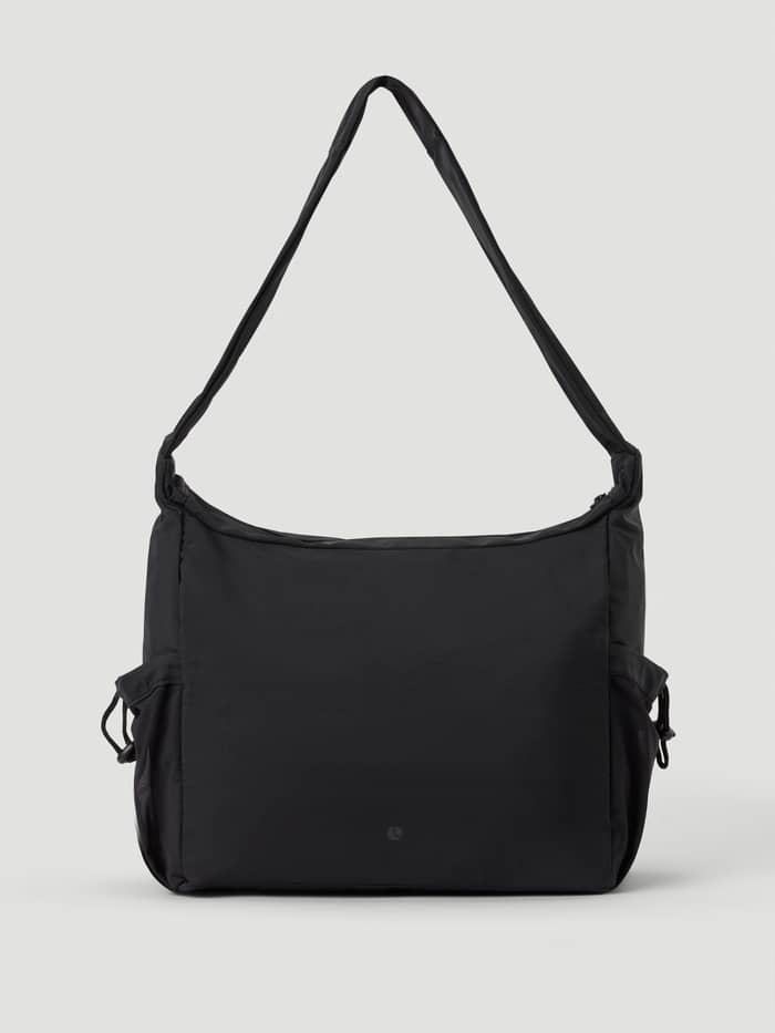 Front view of the Studio Shoulder Bag 18L in Black Beauty (Black), a sleek training bag with a tonal logo. - Image 2