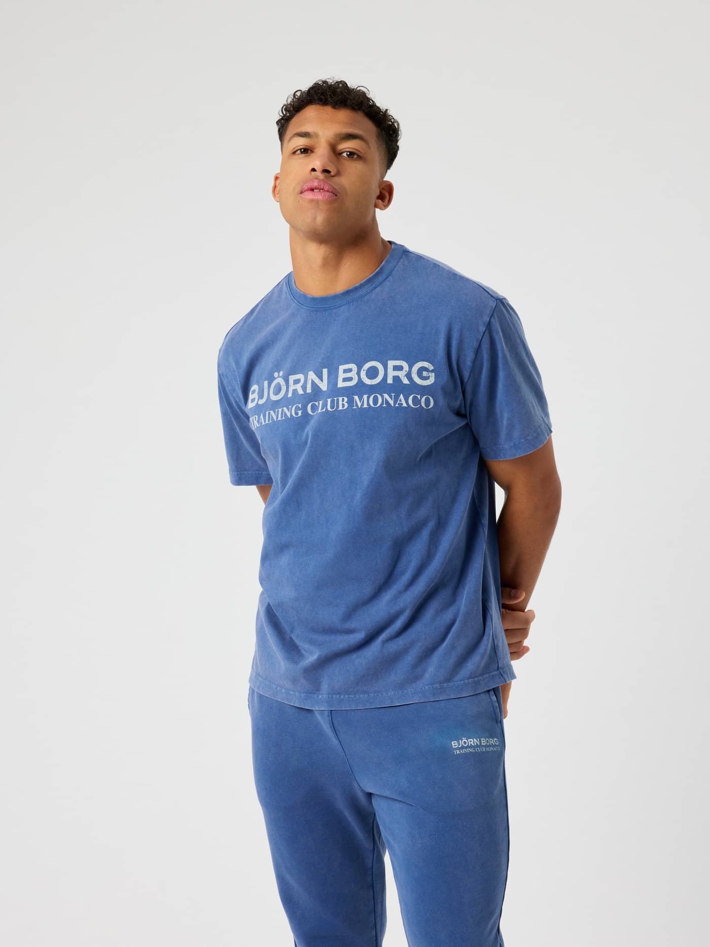 Borg Classic Print T-Shirt i Twilight Blue (Blå) set forfra på en model i bomuld til træning. - Image 1