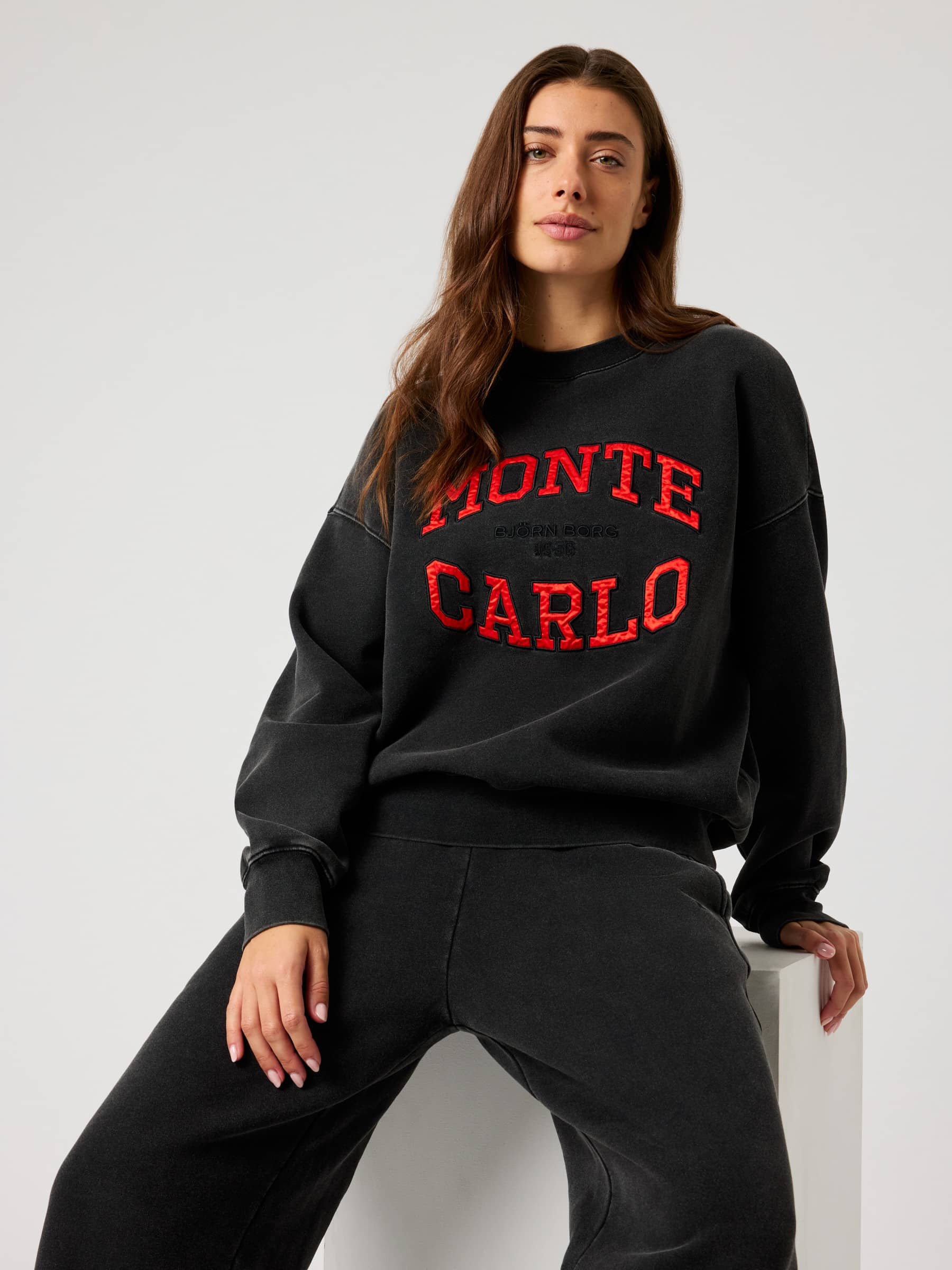 L & F Sweatshirt ROTH BART BARON 黒 トレーナー Studio Oversized Sweatshirt - Women - Washed Out Black | Björn Borg