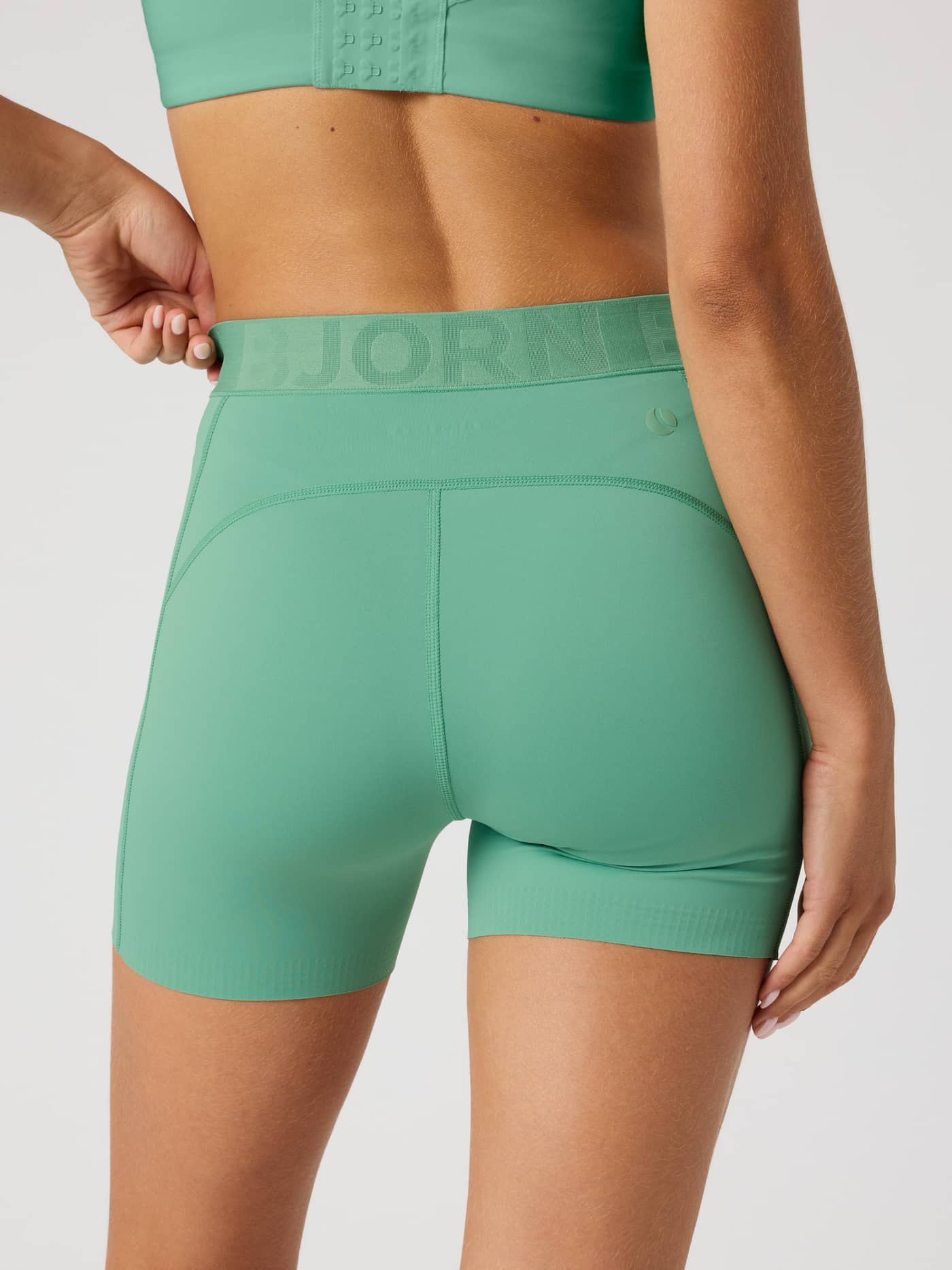 Back view of the Borg Short Tights in Malachite Green (Green), with a performance fit and green logo for training and tennis. - Image 2