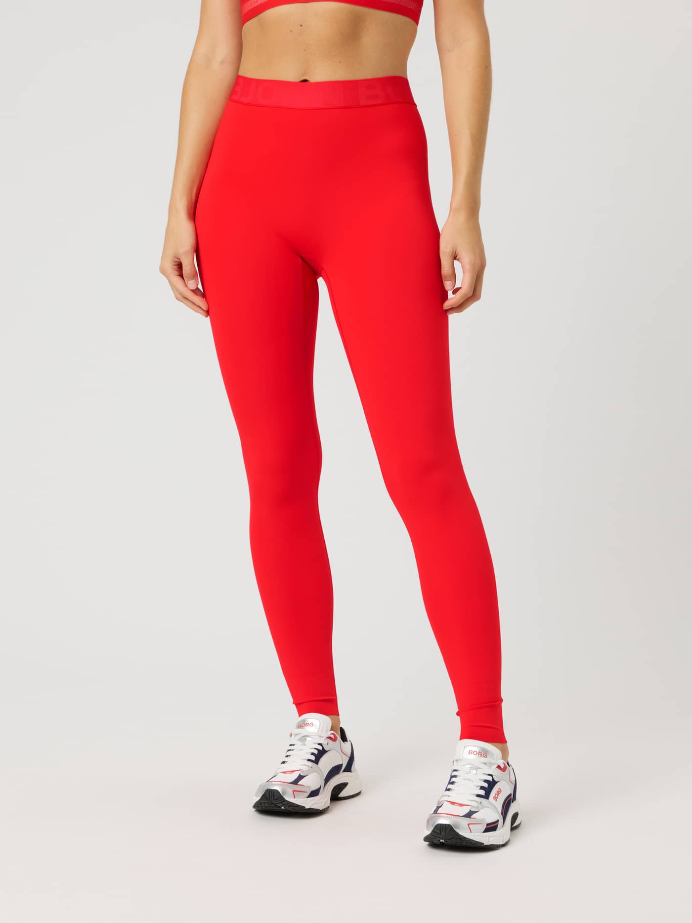 Vooraanzicht van de Borg Tights in Flame Scarlet (Rood), slim-fit trainingstights voor dames met een tonale logotailleband. - Image 1