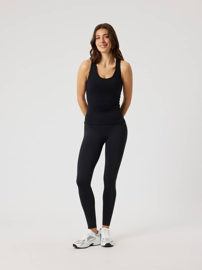 Full-body front view of a woman wearing the slim-fit training Borg Tights in Black Beauty (Black). - Image 3