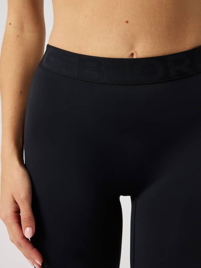 Close-up of the branded elastic waistband on the women's Borg Tights in Black Beauty (Black) for training performance. - Image 5