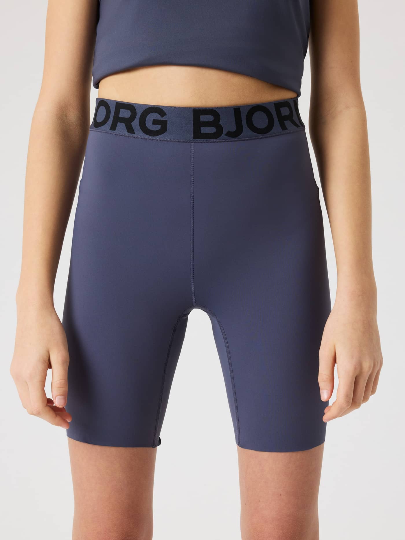 Vorderansicht der Borg Short Tights für Kids in Odyssey Gray (Marineblau) mit stützender Passform für das Training. - Image 1