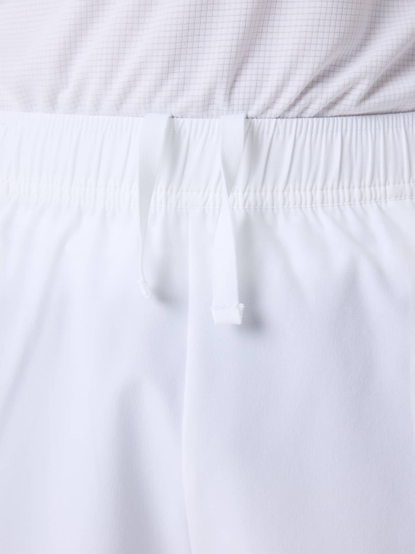 Close-up of the elastic waistband and drawstring on the Ace Racquet Shorts in Brilliant White (White) for kids' tennis. - Image 5