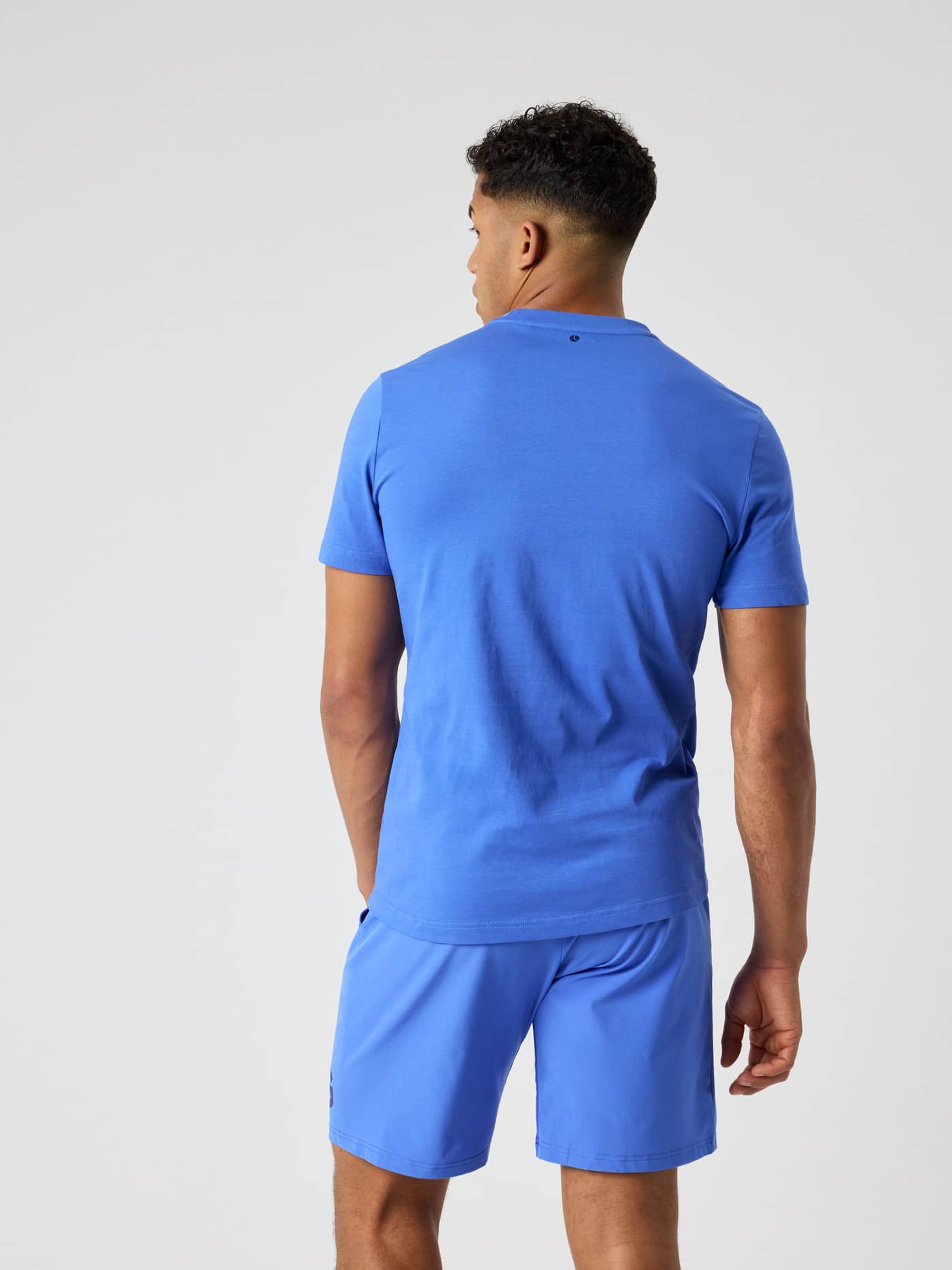 Borg Sports T-Shirt i Amparo Blue (Blå) set bagfra til tennis og funktionel træning. - Image 2