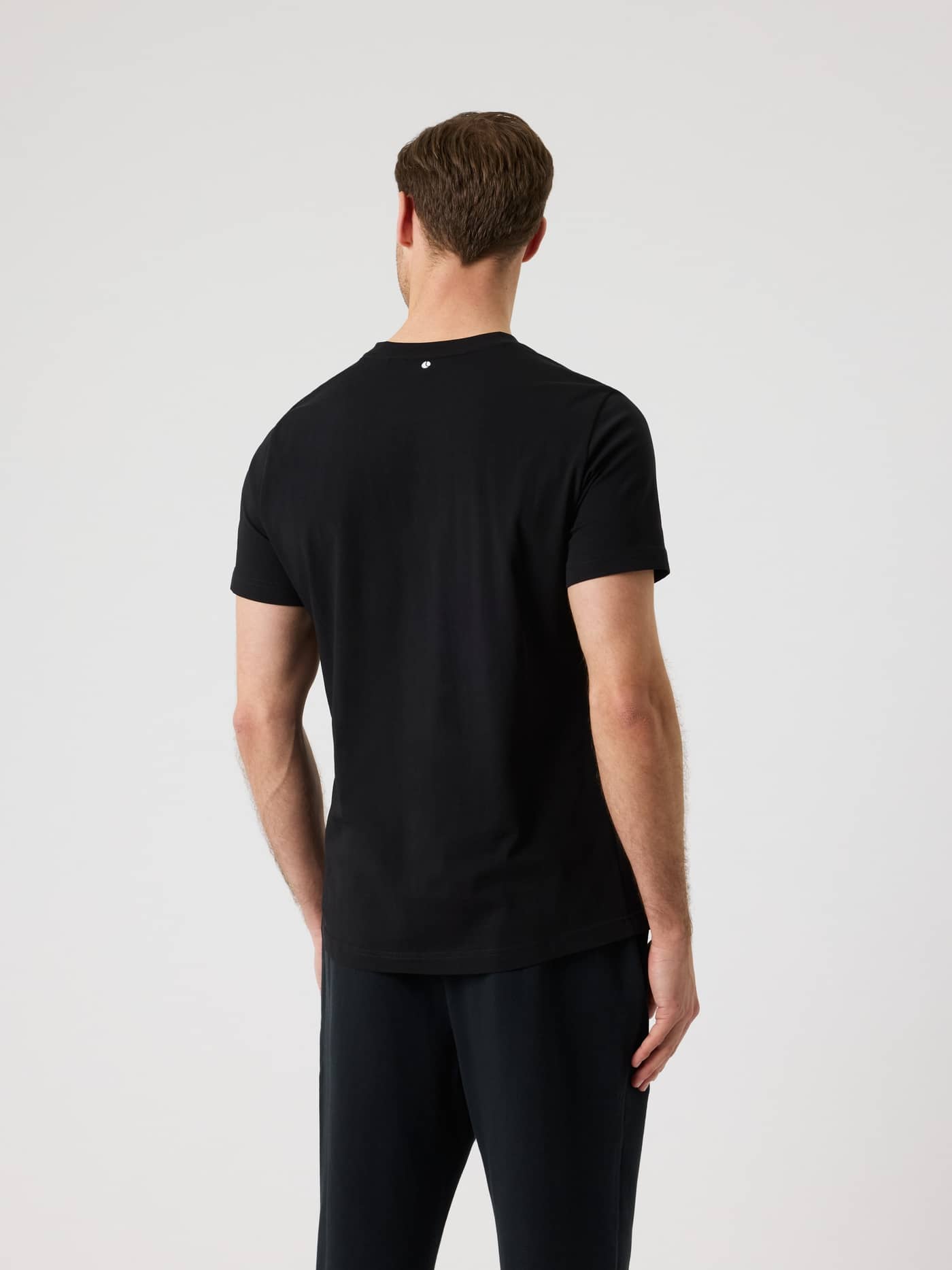 Borg Sports T-Shirt i Black Beauty (Sort) set bagfra, ideel til tennis og træning med fokus på stil og funktion. - Image 2