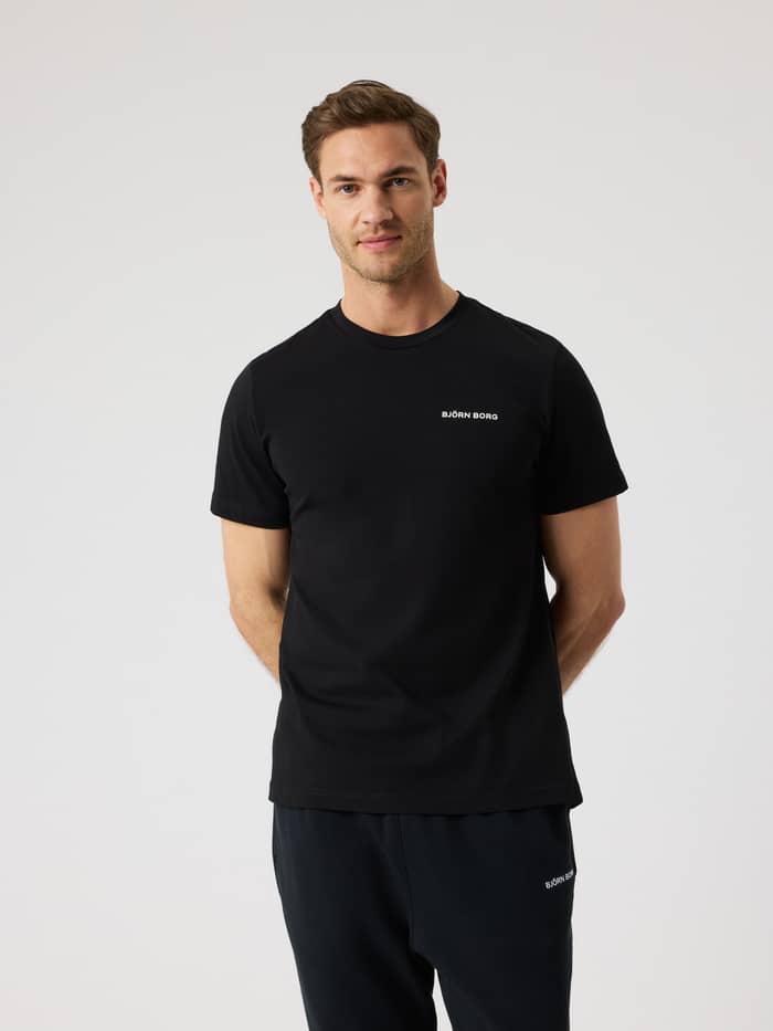 Borg Sports T-Shirt i Black Beauty (Svart) för herrar sedd framifrån med en vit logotyp för träning och tennis.