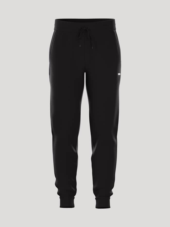 Borg Essential 4 Tapered Sweatpants i Black Beauty (Svart) sedda framifrån med vit logotyp och avsmalnande ben.
