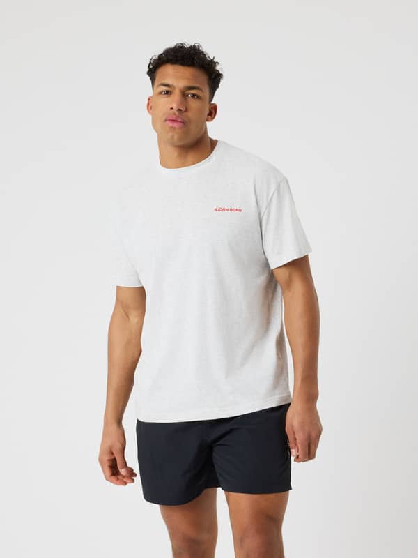 Borg Gym Oversized T-Shirt i Ultra Light Grey Melange (Grå) för herrar sedd framifrån med röd logotyp för träning.