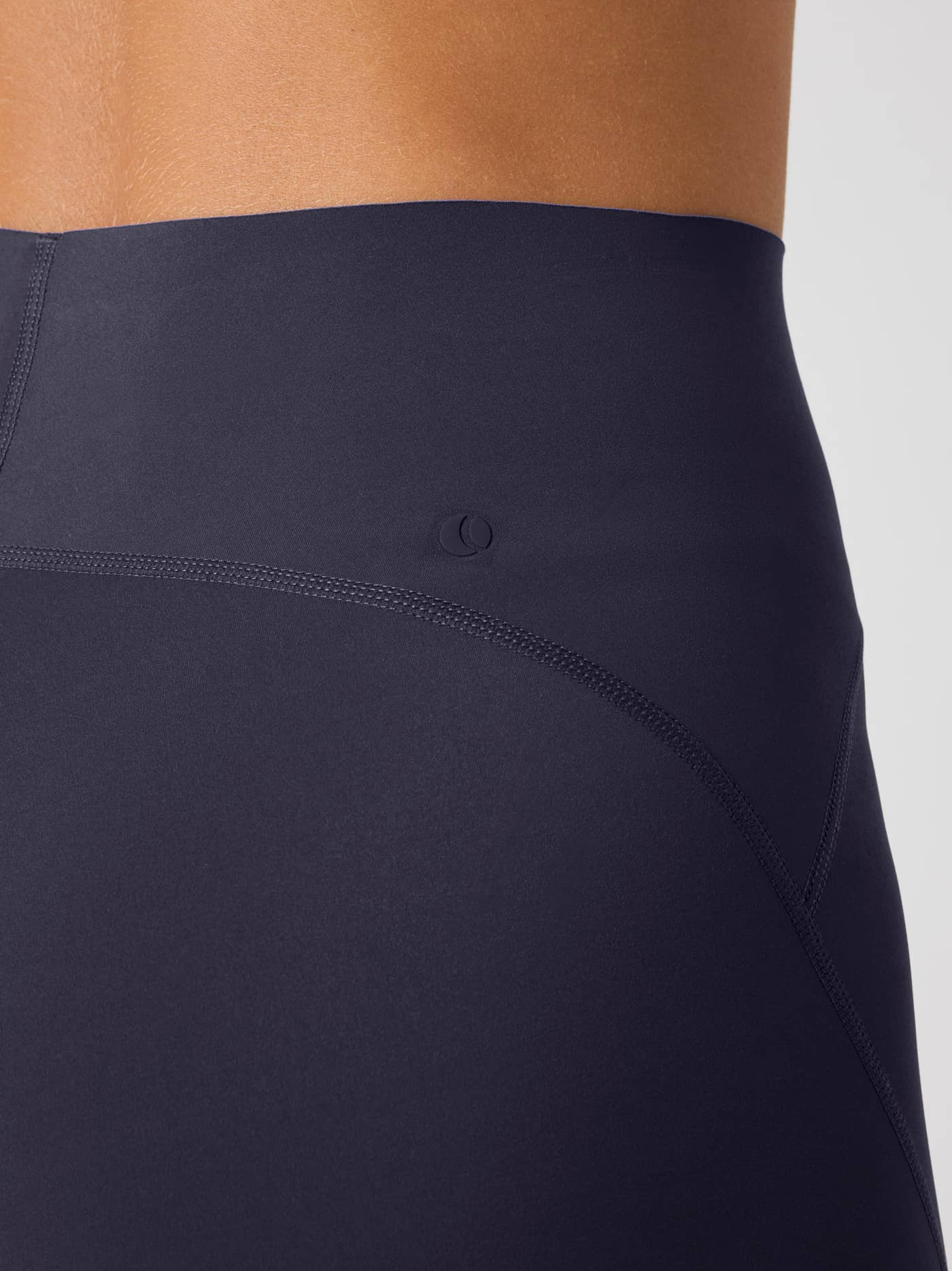 Detailed close-up of the Borg Sleek Shorts in Odyssey Gray (Navy), highlighting the high waist and tonal logo for training. - Image 3