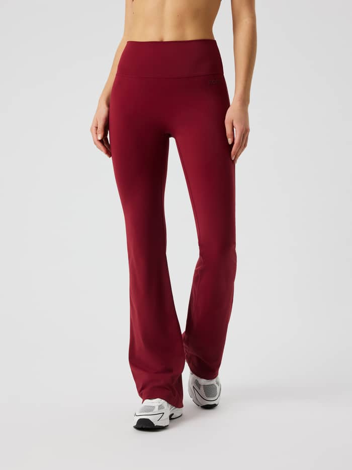 Vooraanzicht van de Borg Flare Tights Regular in Cabernet (Rood) ontworpen voor training.