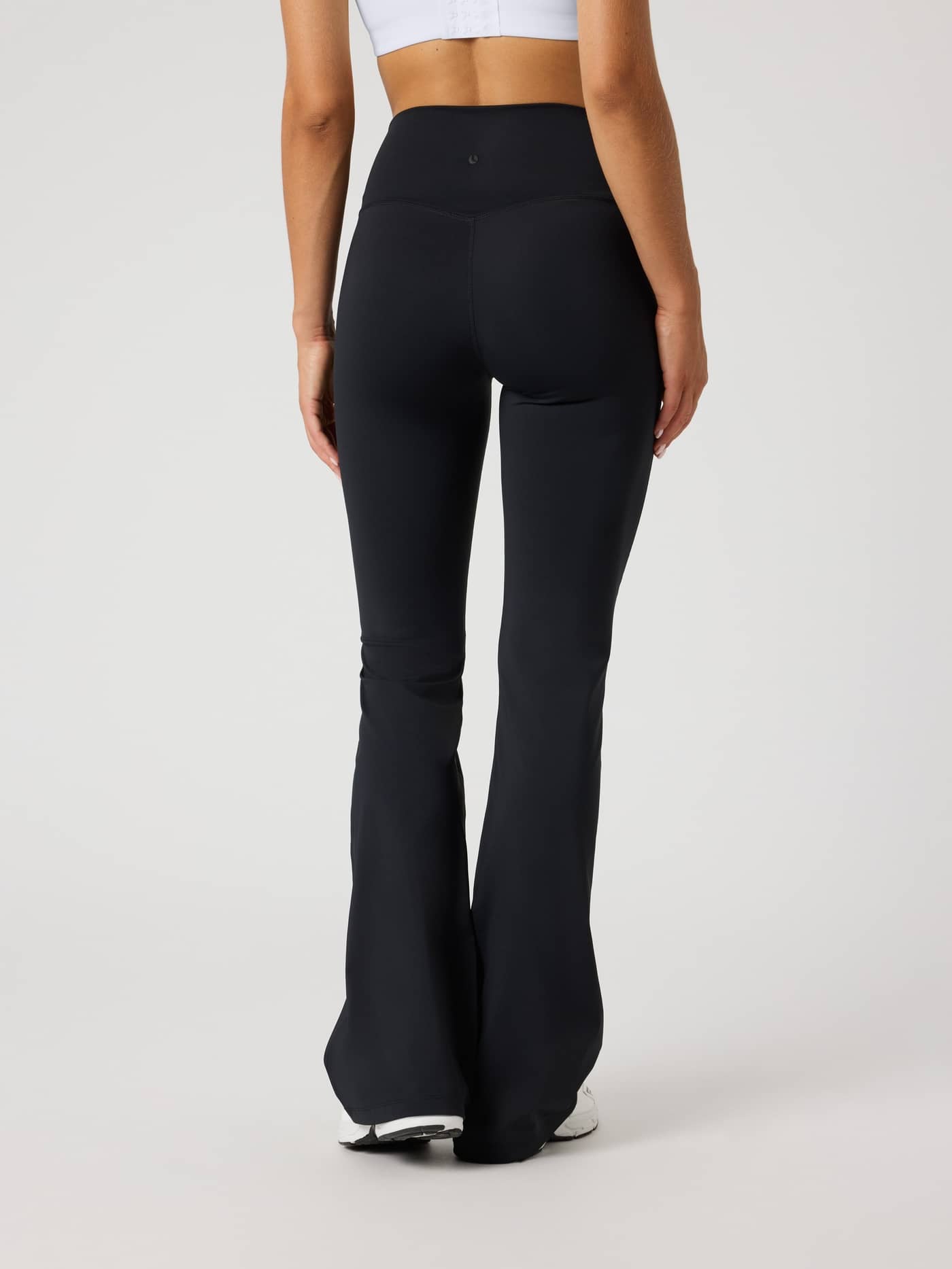 Bakside av Borg Flare Tights Regular i Black Beauty (Svart) til trening, med høyt liv og stilig passform. - Image 3