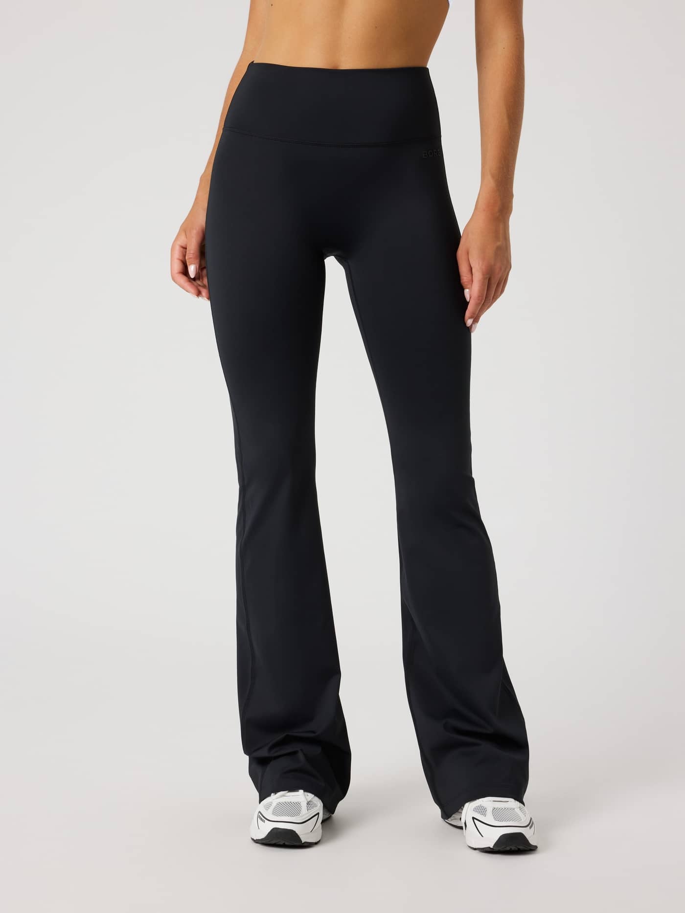 Borg Flare Tights Regular i Black Beauty (Svart) sett forfra, med høyt liv og stilig passform til trening. - Image 2