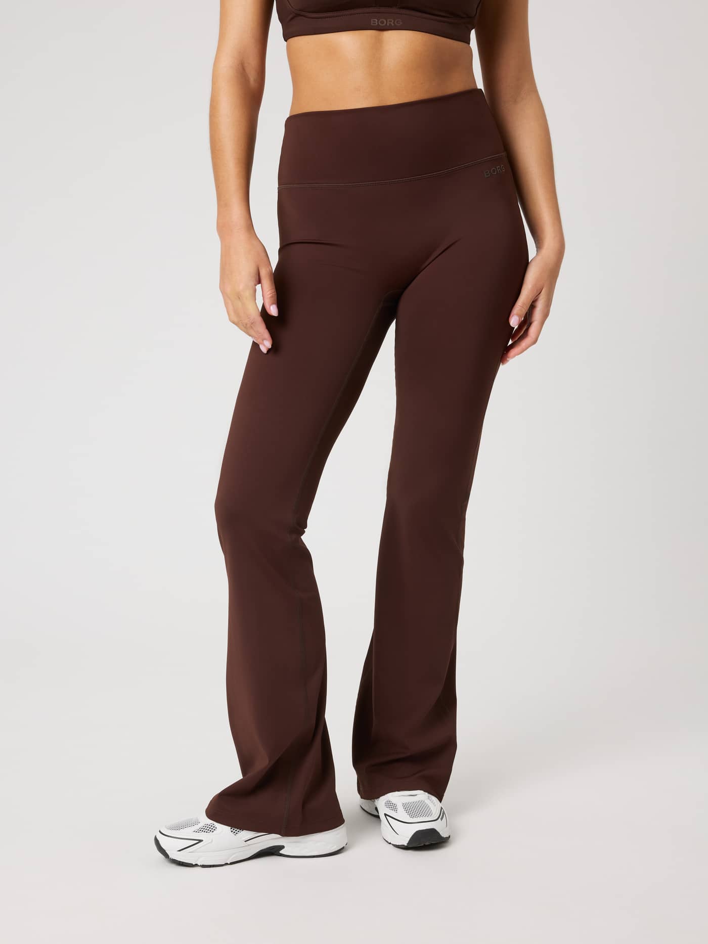 Borg Flare Tights Regular in Coffee Bean (Bruin) met een hoge taille, slank silhouet en uitlopende pijpen voor training. - Image 1