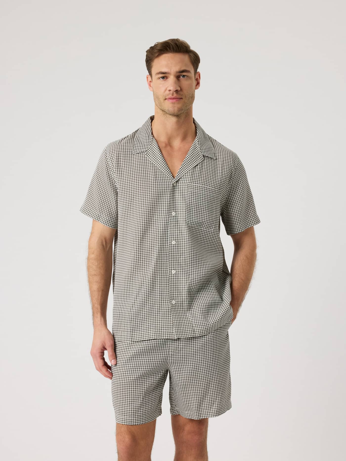 Front view of a man wearing the Borg Lyocell Resort Shirt in Houndstooth 3 (Black, White), in a stylish Lyocell regular fit. - Image 2