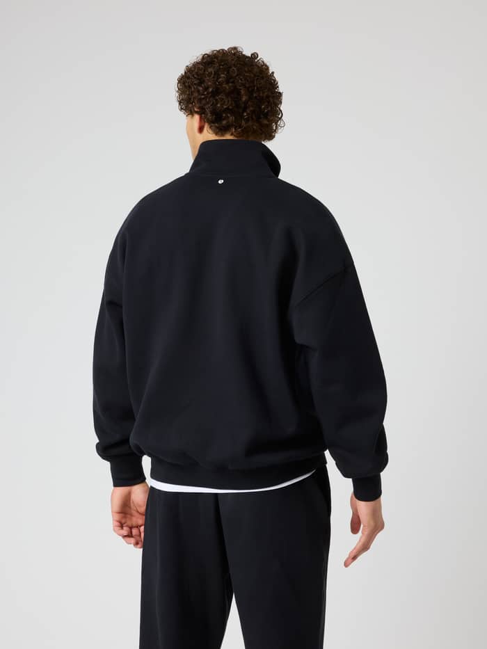 Vue arrière du Borg Oversized Half-Zip en Black Beauty (Noir) pour l'entraînement avec motif balle de tennis. - Image 3