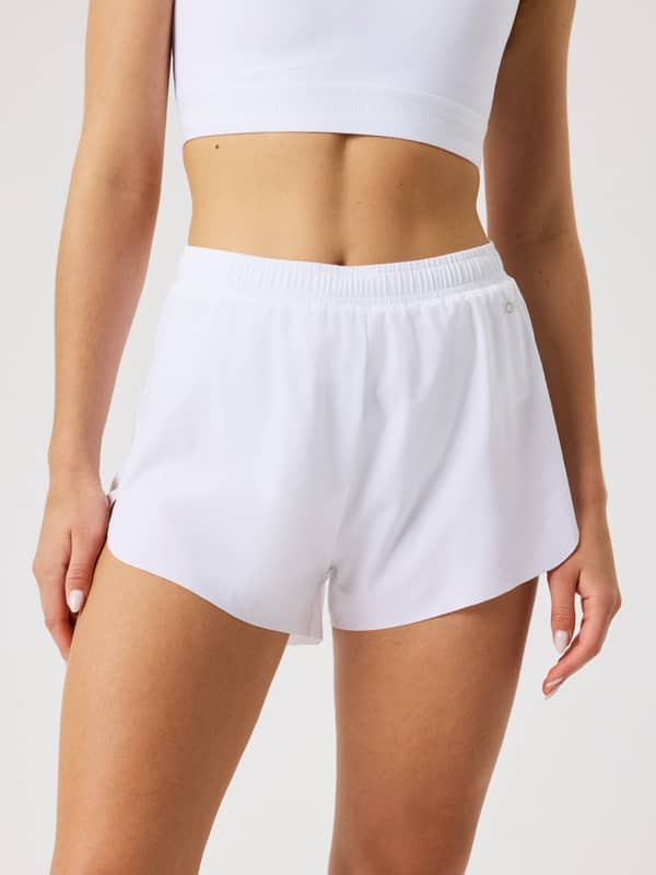 Borg Performance 2 In 1 Shorts in Brilliant White (Wit) in vooraanzicht met een stijlvolle pasvorm voor hardlopen.