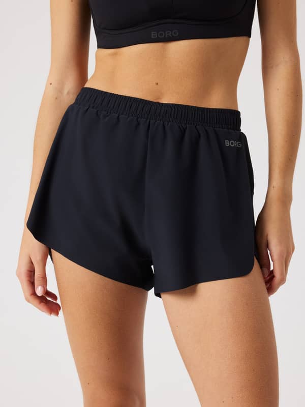 Borg Performance 2 In 1 Shorts i Black Beauty (Sort) set forfra med en stilfuld pasform til løb og træning.