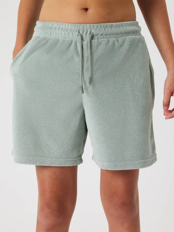 Borg Toweling Pool Shorts til børn i Slate Gray (Grøn) set forfra i blød frotté med en god pasform.