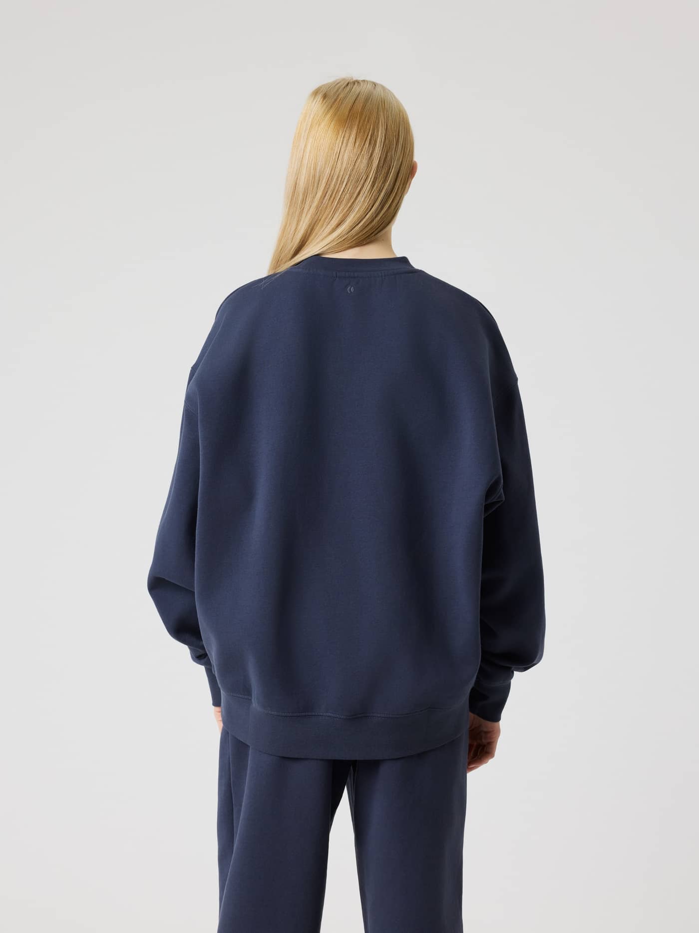 Back view of the Björn Borg Oversized Sweatshirt for kids in Odyssey Gray (Navy), featuring a relaxed fit. - Image 2