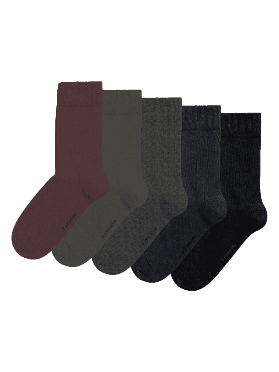 Essential Socks 5-pack i svart, grön, grå, marinblå och röd i mjuk bomullsblandning med svart logotyp under foten. - Image 1