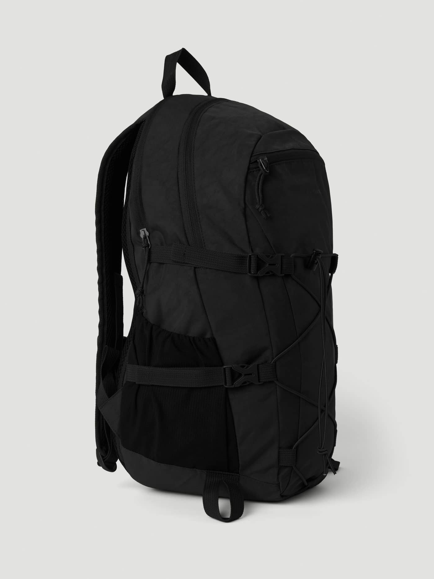 Vue de côté du robuste Borg Explorer Backpack 28L en Black Beauty (Noir), idéal pour le training. - Image 3