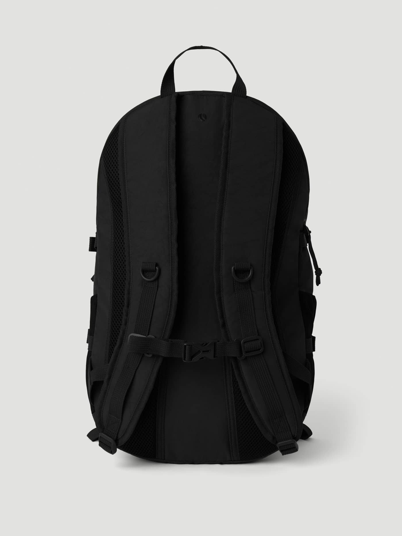 Vue arrière du Borg Explorer Backpack 28L en Black Beauty (Noir) avec panneau dorsal rembourré pour le training. - Image 2