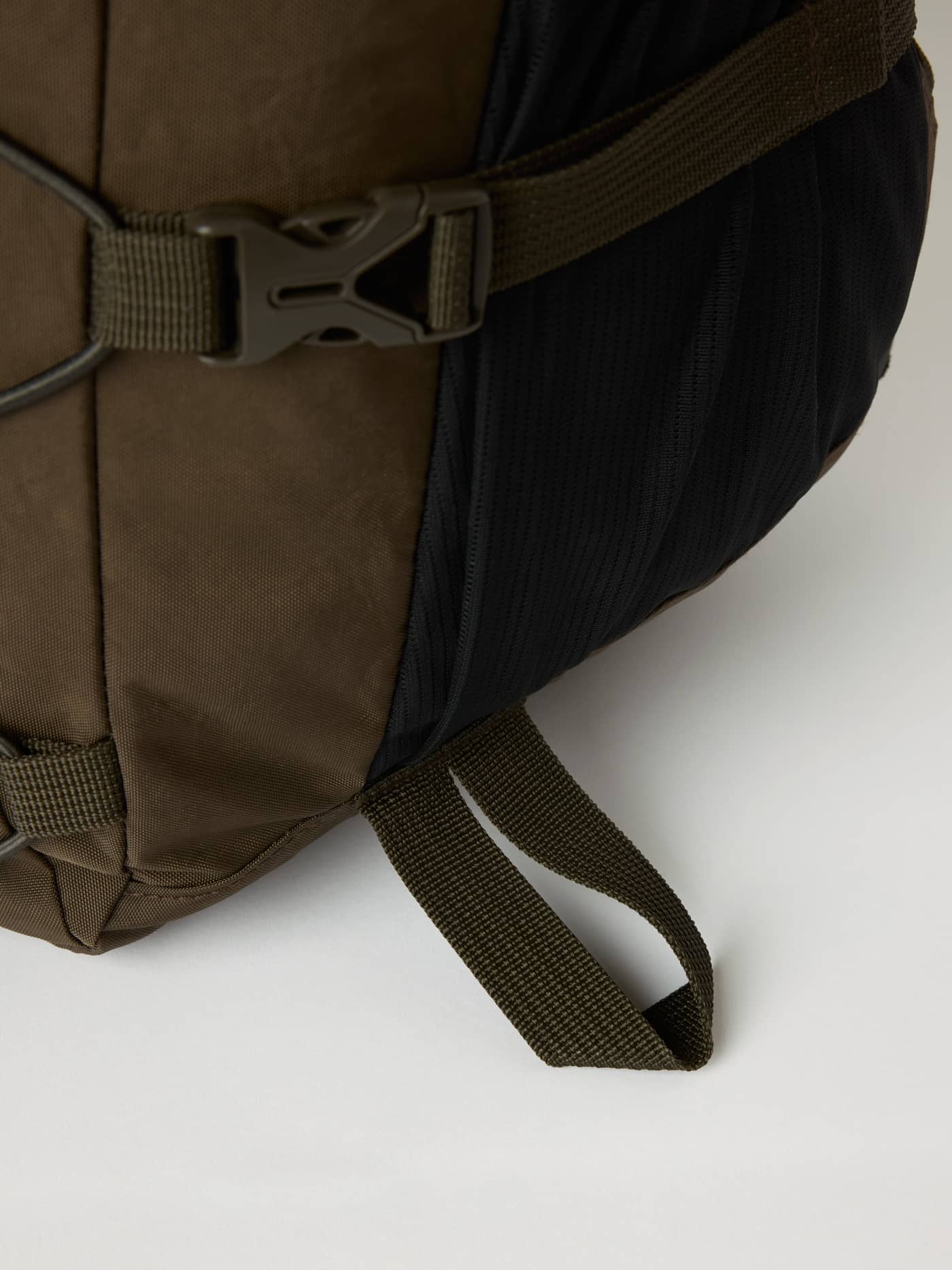 Falcon (Brown) Borg Explorer Backpack 28L detail showing durable polyamide straps for high performance training. - Image 6