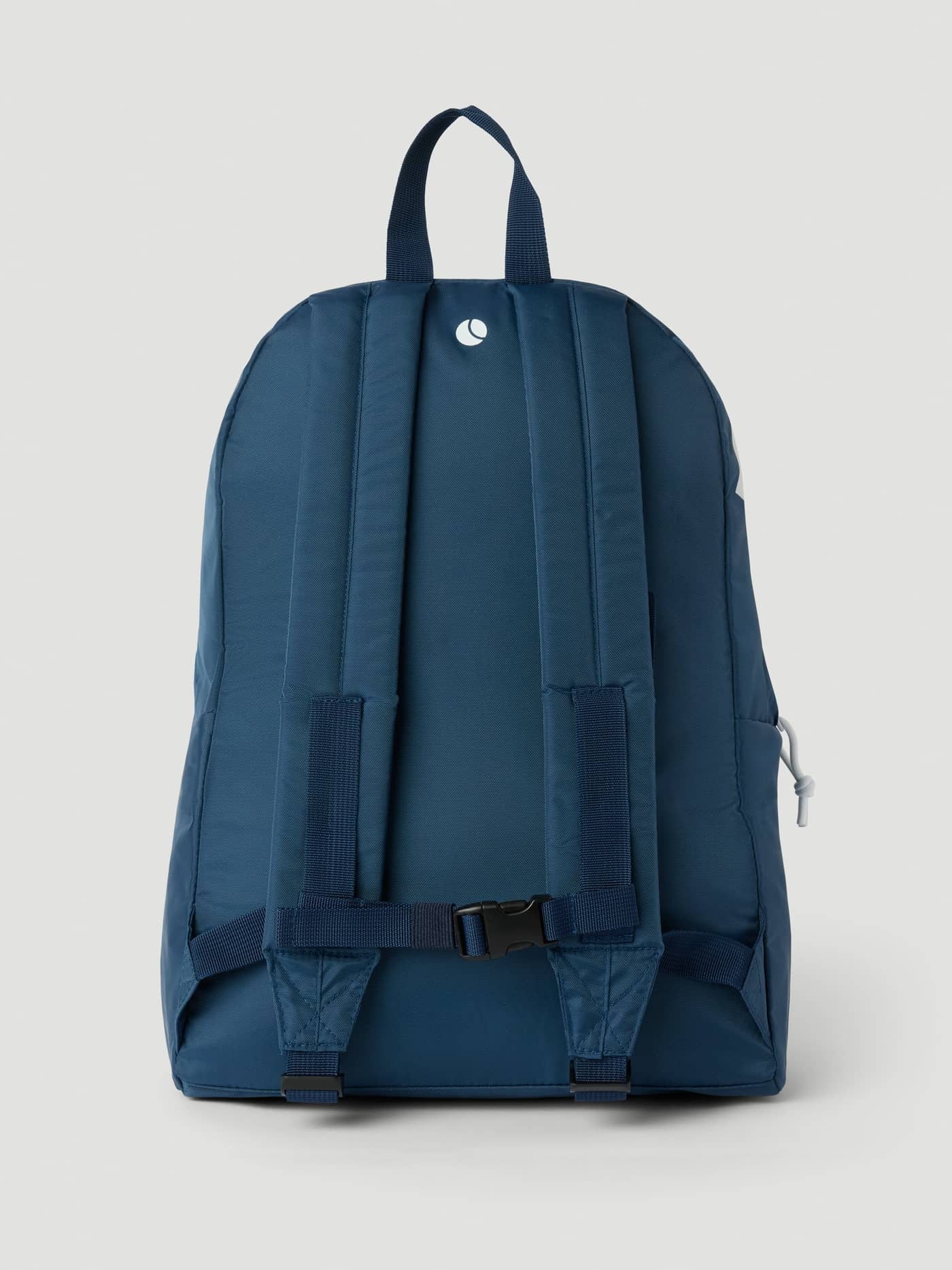 Rückansicht des Borg Logo Backpack 27L in Sargasso Sea (Marineblau) mit gepolstertem Rückenpaneel und verstellbaren Riemen. - Image 2