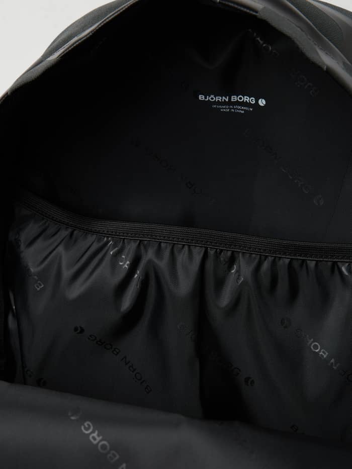 Intérieur du Borg Logo Backpack 19L Forest Night (Vert) avec doublure à logo et housse d'ordinateur pour l'entraînement. - Image 3