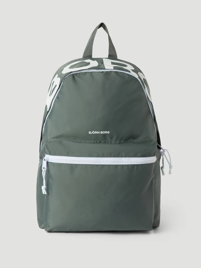 Borg Logo Backpack 27L i Balsam Green (Grön) med vit logotyp, tillverkad i slitstark återvunnen polyester.