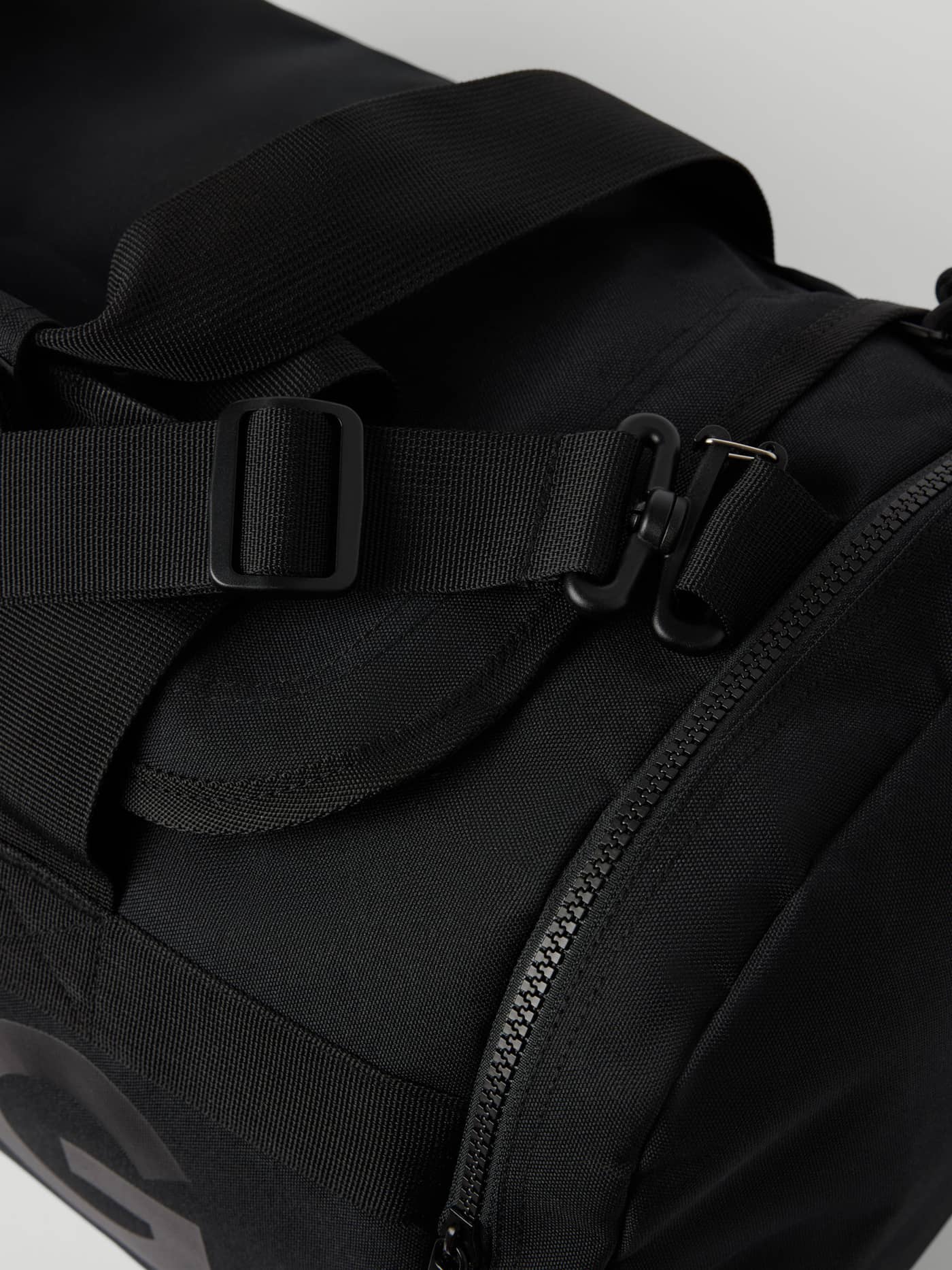 Borg Logo Sports Bag 40L in Black Beauty (Black) featuring an adjustable strap and durable zip for training. - Image 3