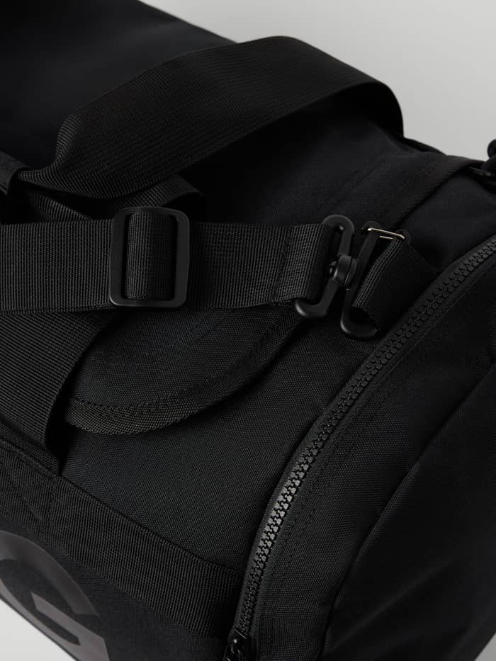 Borg Logo Sports Bag 40L en Black Beauty (Noir) avec sangle réglable et zip résistant pour le training. - Image 3
