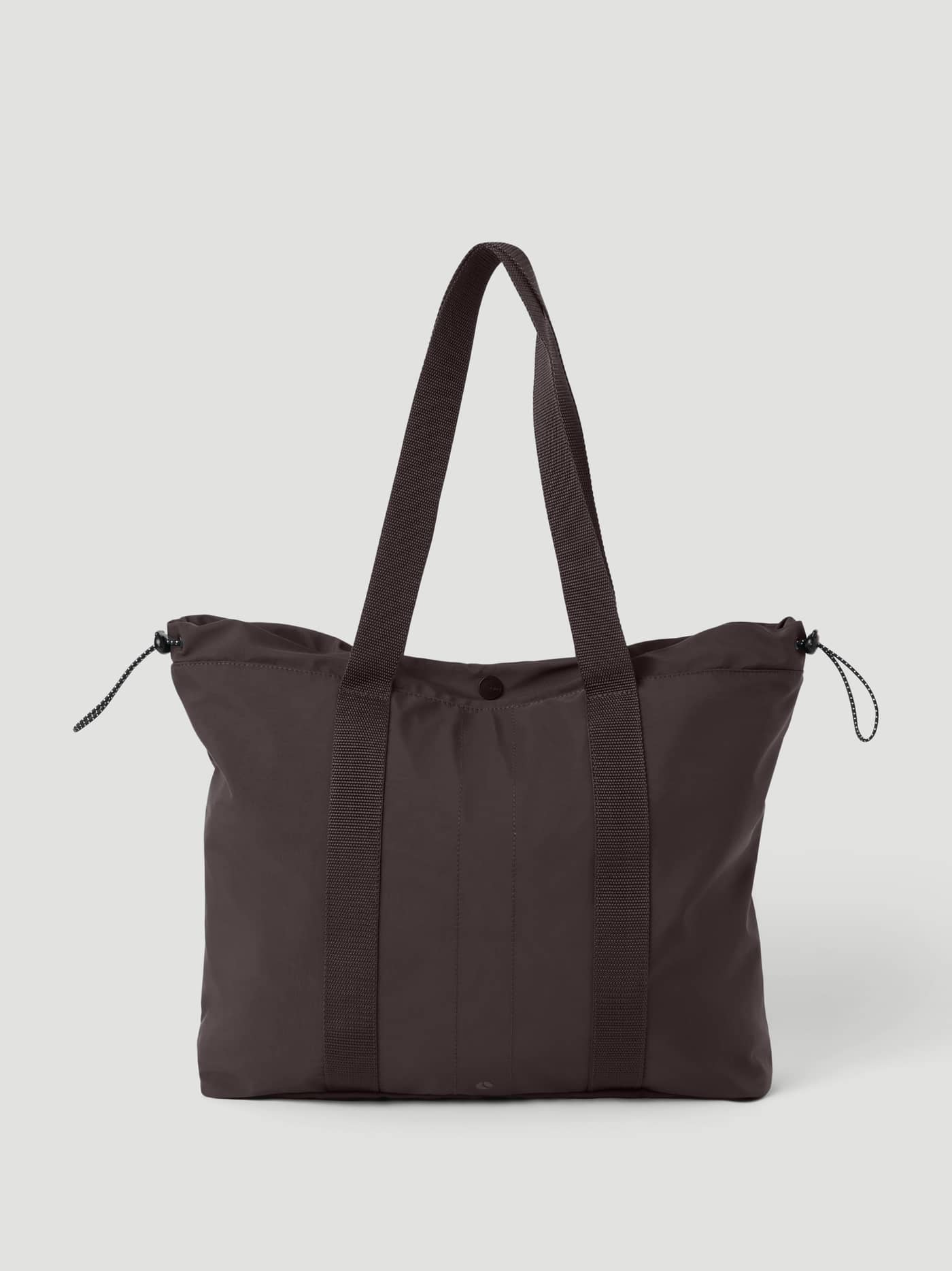 Studio Active Tote 23L i Coffee Bean (Brun) med trekksnorer på sidene og topphåndtak til trening og studio. - Image 1