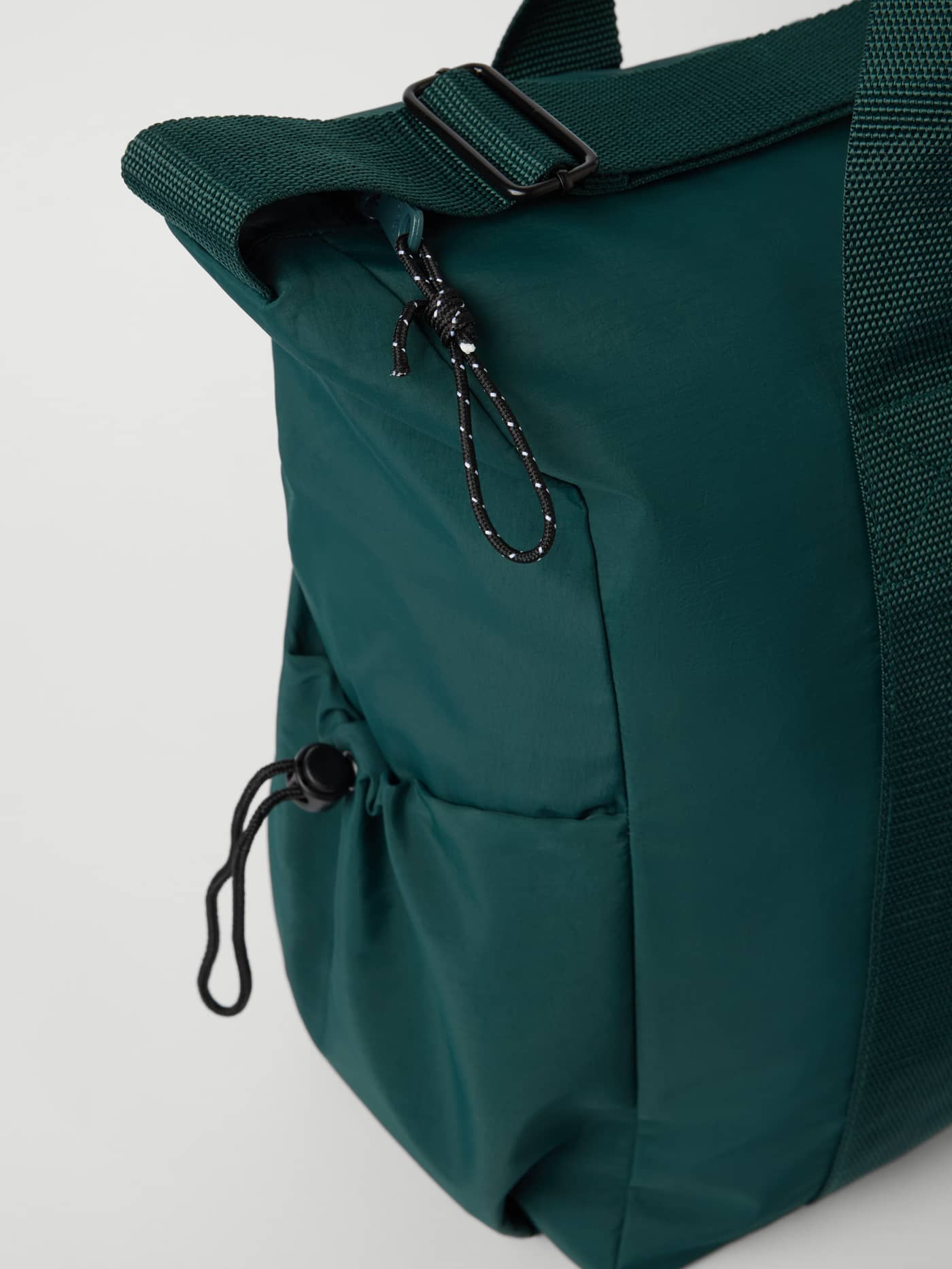 The Studio Active Sports Bag 25L in Mallard Green (Green) featuring a drawstring side pocket for training essentials. - Image 4