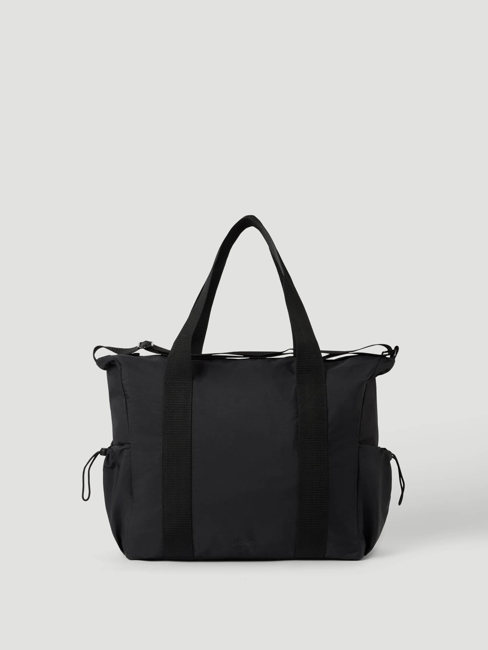 Vista frontal de la Studio Active Sports Bag 25L en Black Beauty (Negro), bolsa de entrenamiento de poliéster reciclado. - Image 1