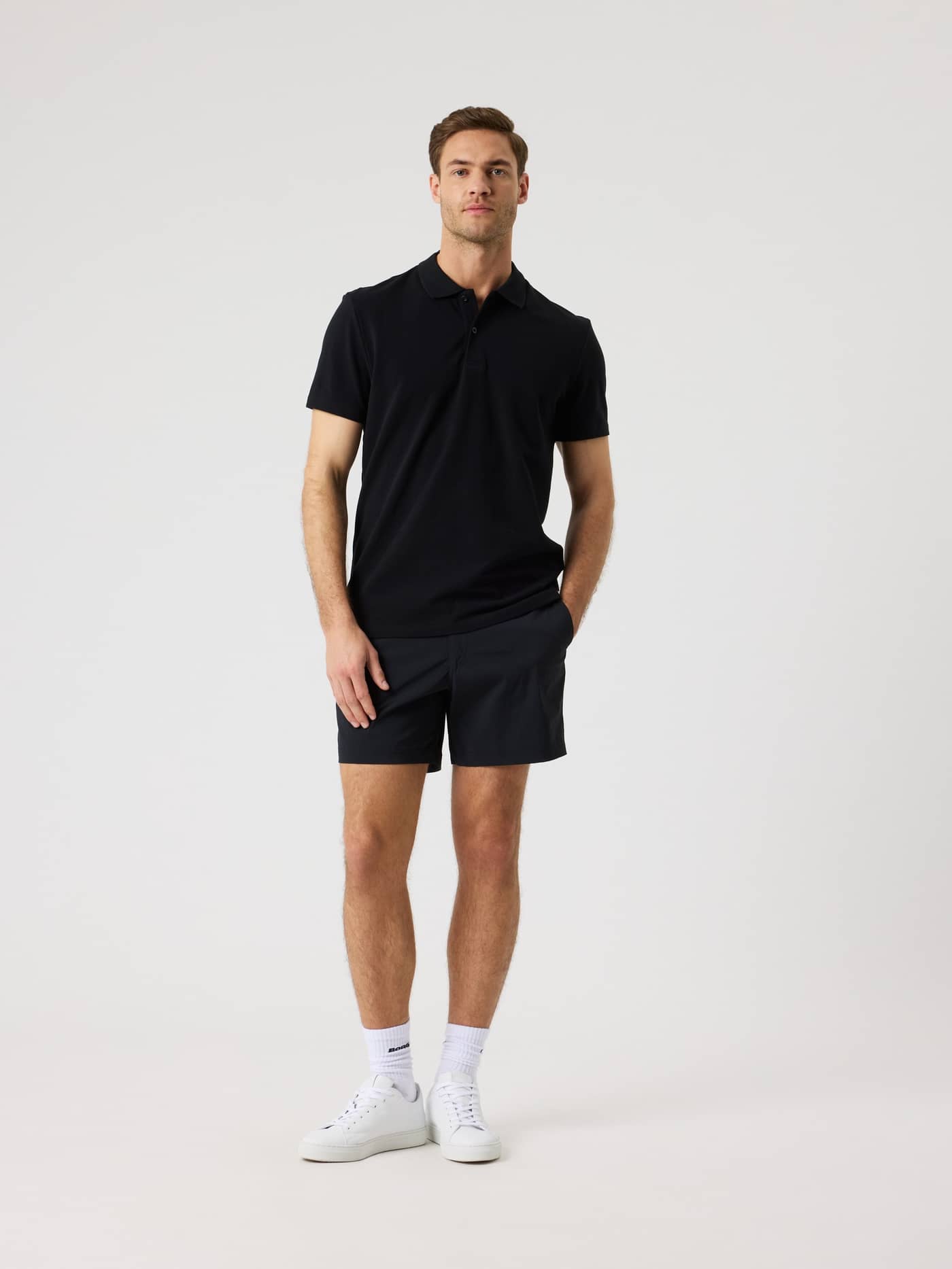 Borg Polo Shirt i Black Beauty (Sort) set forfra i fuld figur i bomuldspiqué for en funktionel stil. - Image 3