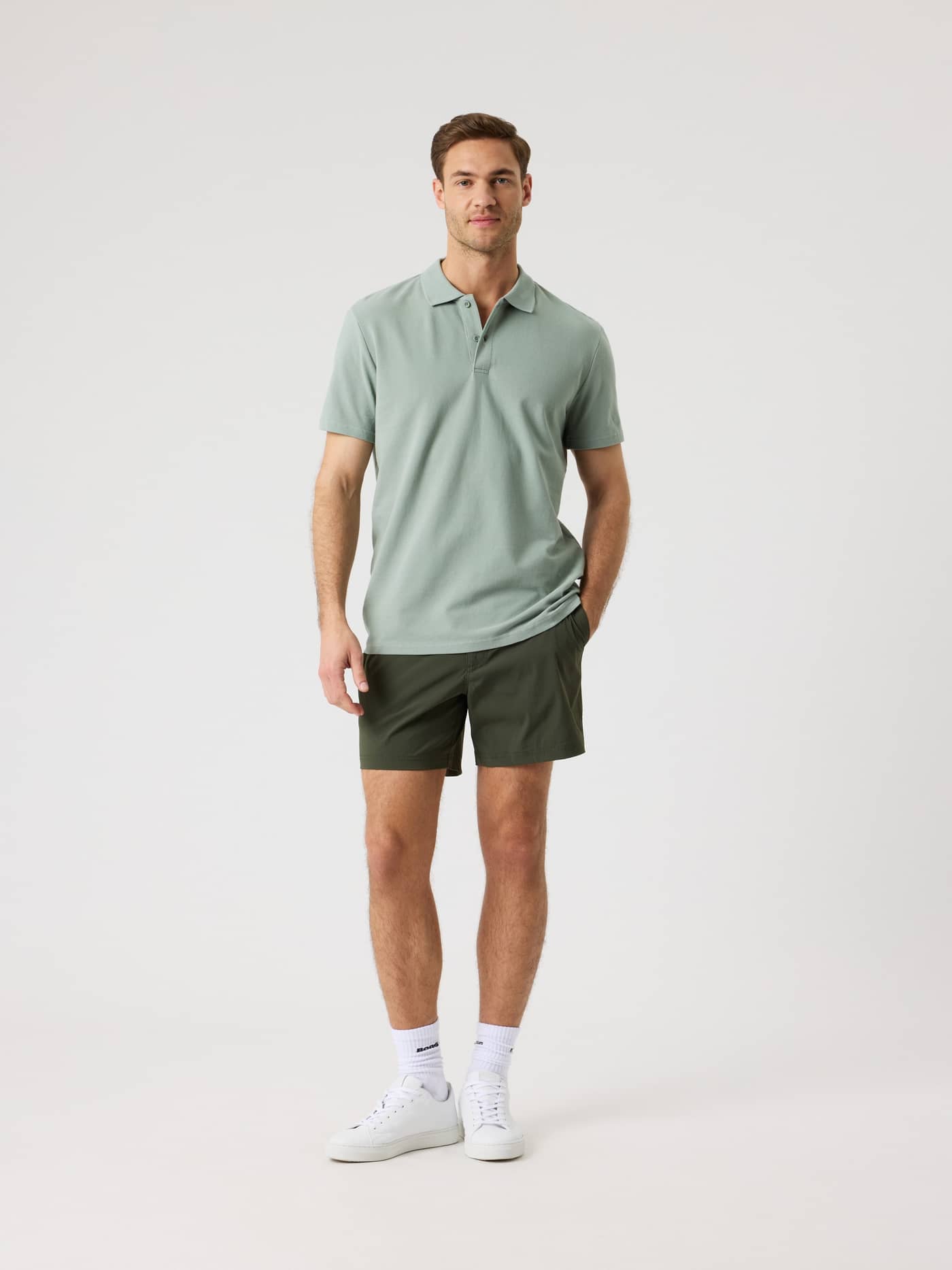 Borg Polo Shirt i Slate Gray (Grøn) set forfra i fuld figur i bomuldspiqué med et klassisk regular fit. - Image 3