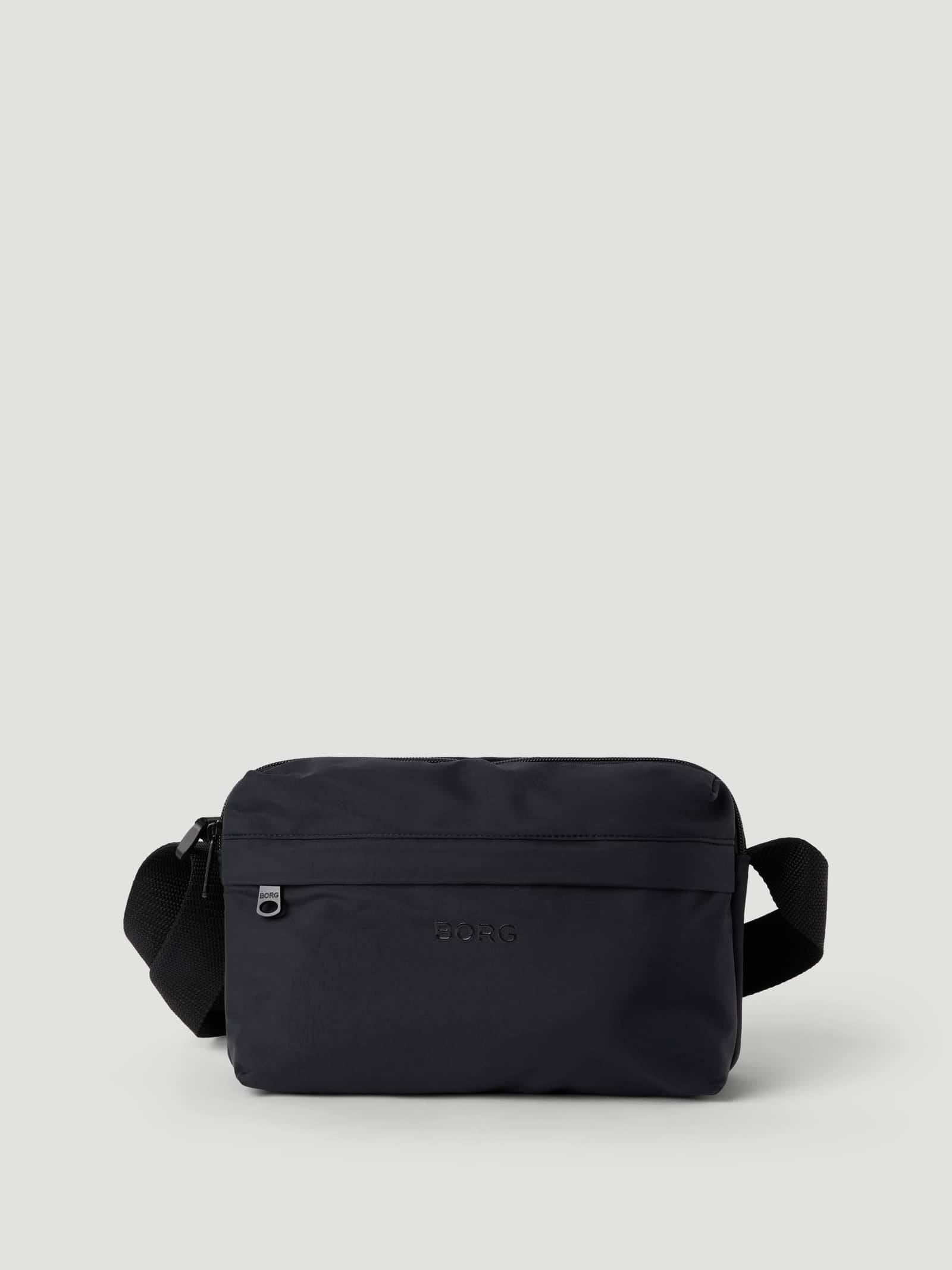 Vista frontal de la Studio Active Crossover Bag en Black Beauty (Negro) de poliéster reciclado con logotipo BORG a tono. - Image 1