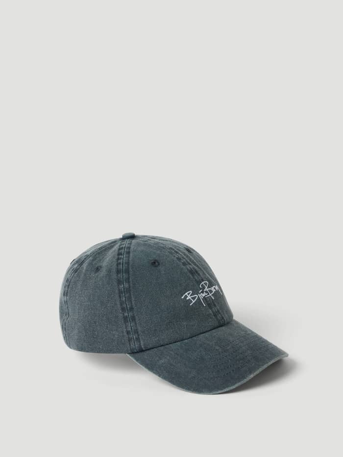 Vista frontal de Borg Washed Signature Cap 56 en Night sky (Azul marino) de algodón orgánico con acabado lavado para tenis.