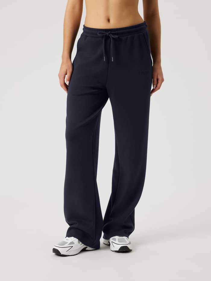 Front view of a model wearing the loose fit Studio Soft Sweatpants in Night sky (Navy), made with soft TENCEL™ Modal.